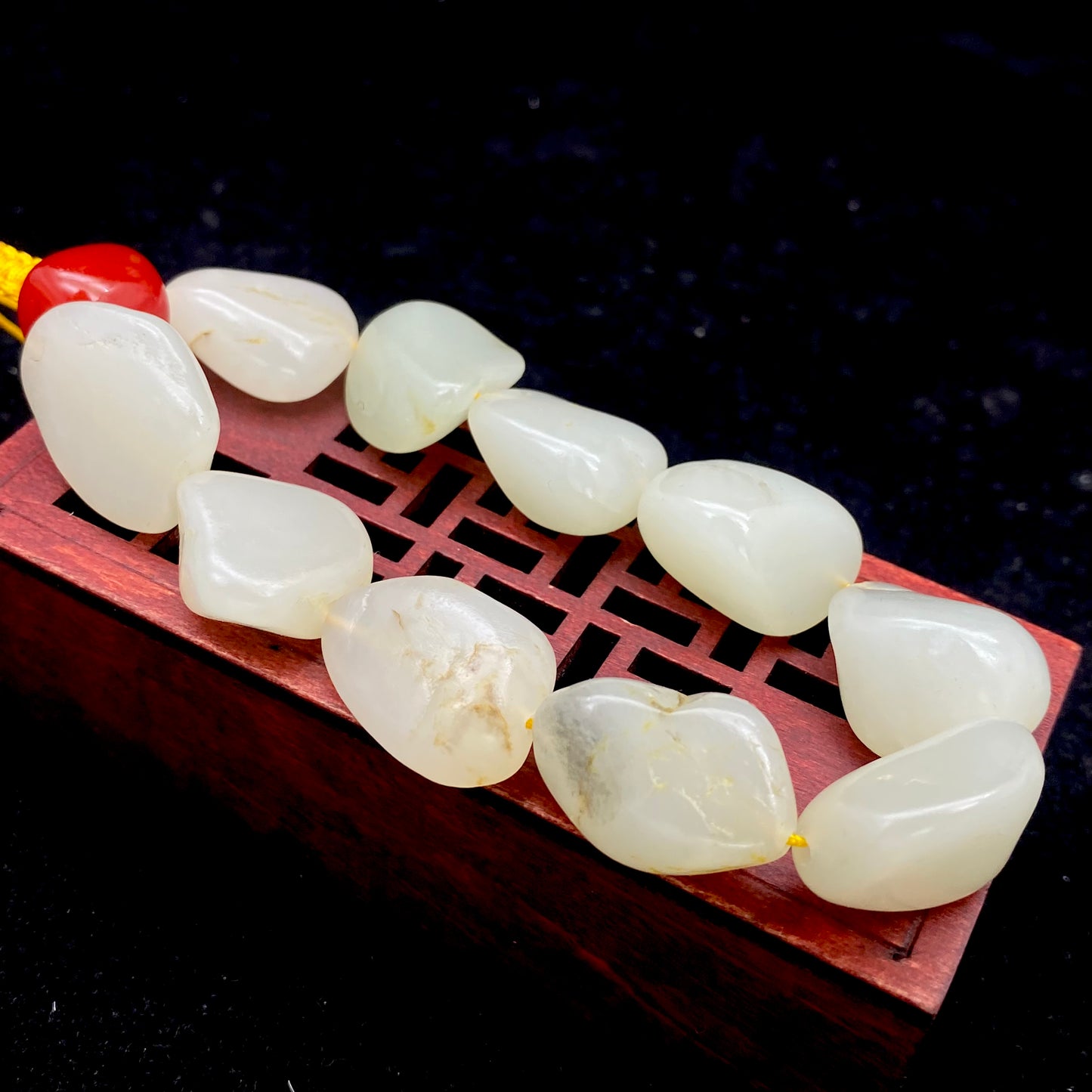 和田玉-淡淡的黄皮白肉【精品手串】