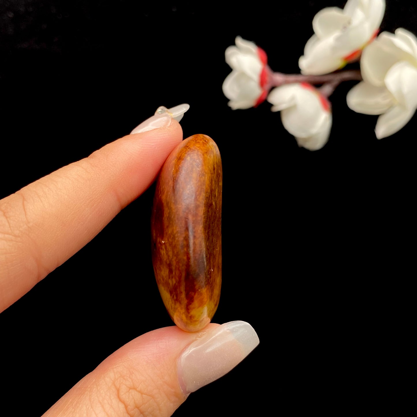 和田玉-红沁皮漏白肉籽料原石
