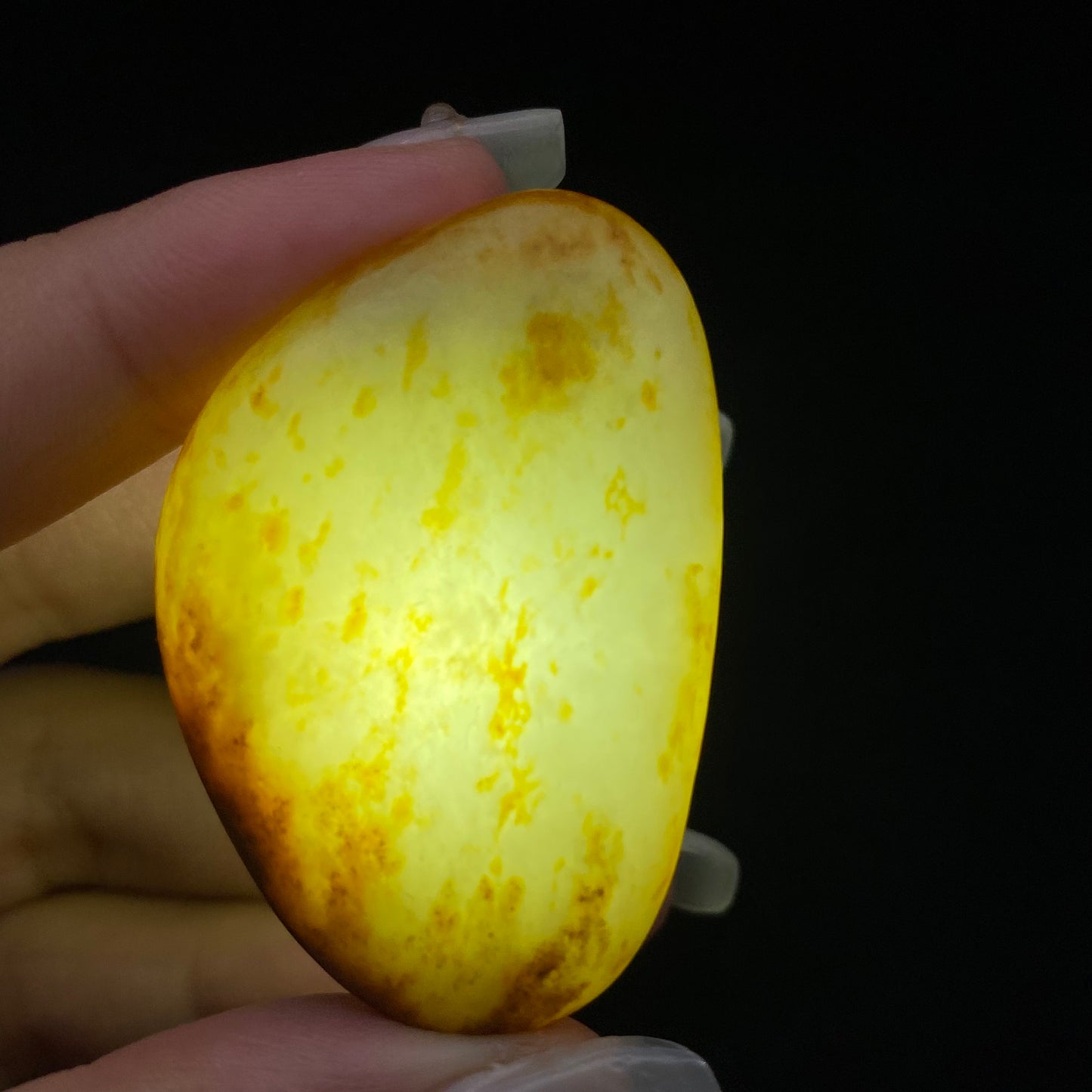 和田玉-聚黄皮带洒金皮白肉籽料挂件