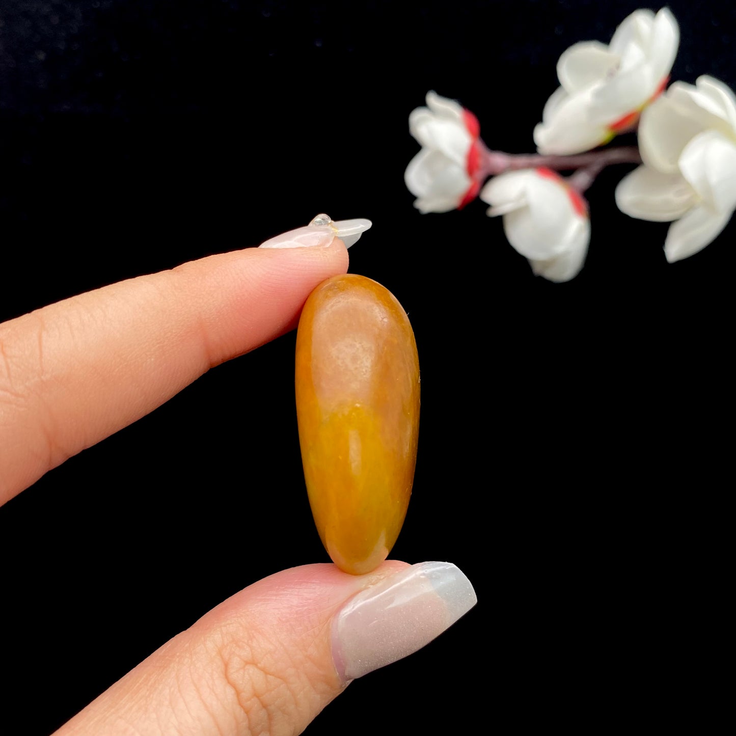和田玉-黄沁皮漏白肉籽料挂件
