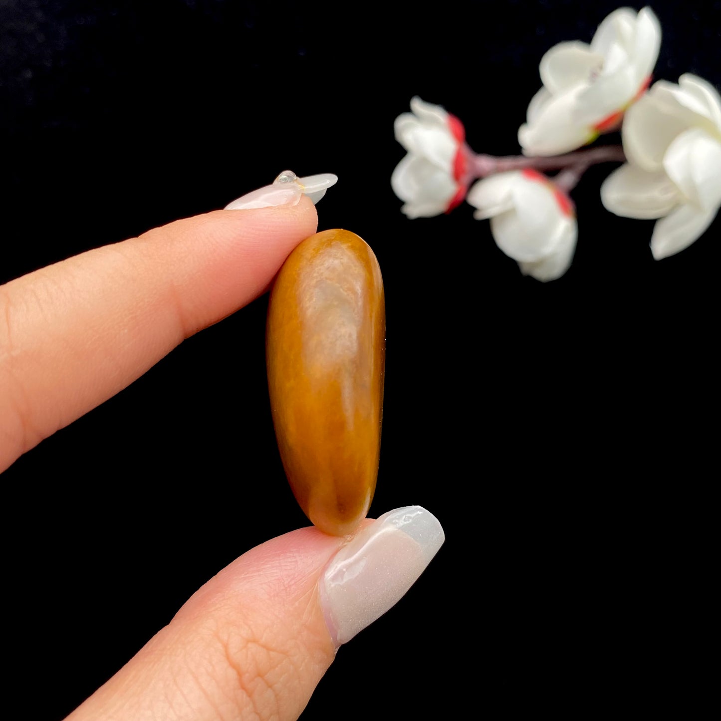 和田玉-黄沁皮漏白肉籽料挂件