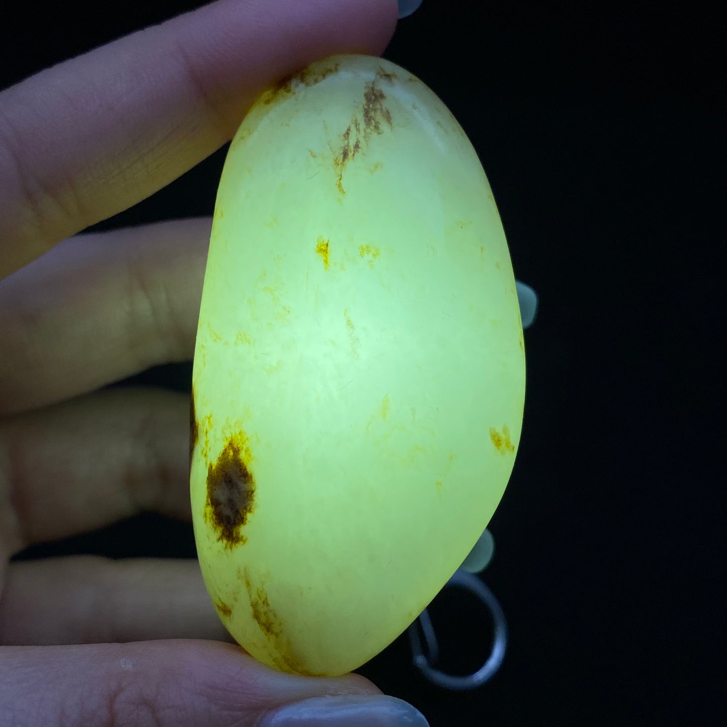 和田玉-洒金皮白肉籽料小手把件