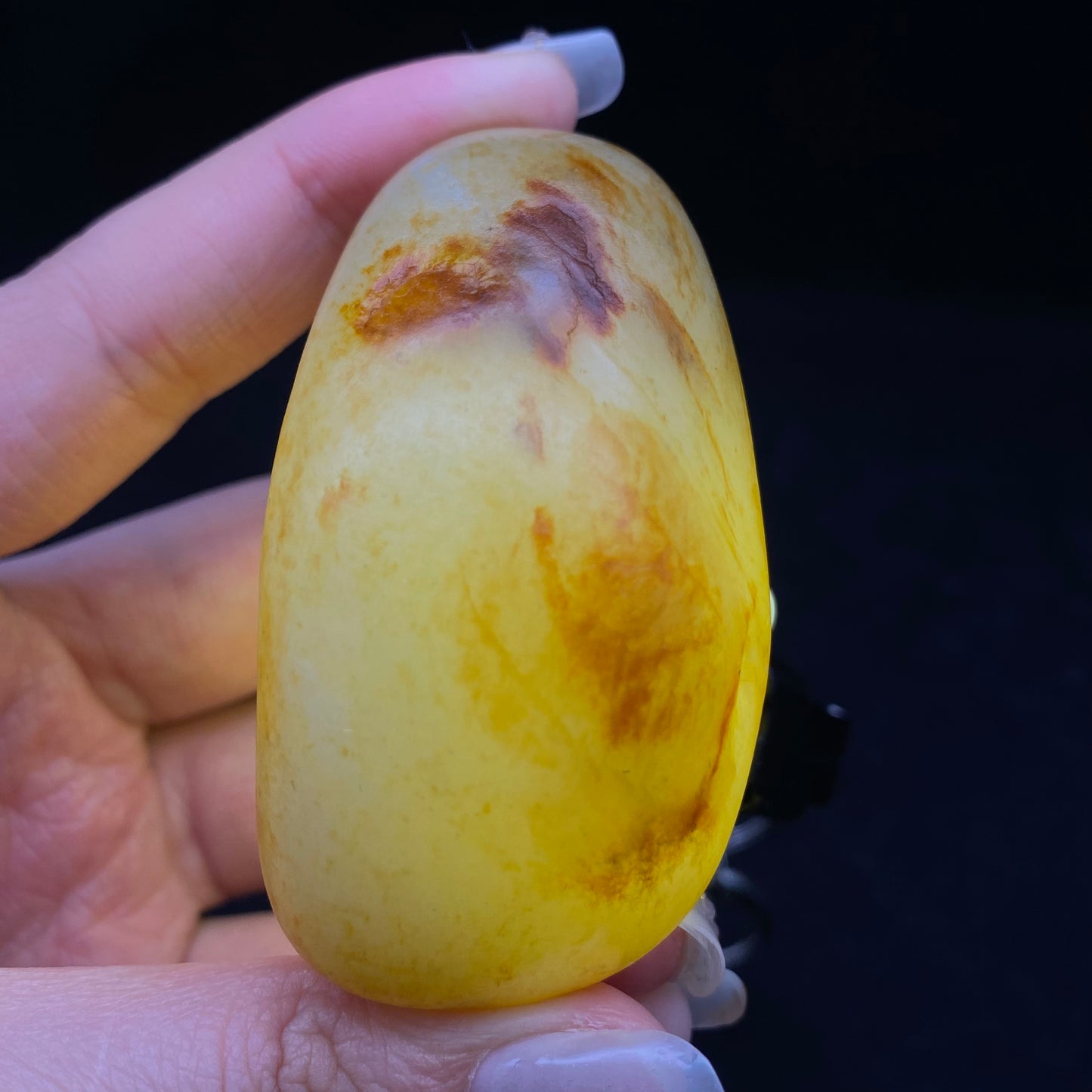 和田玉-洒金皮白肉籽料手把件