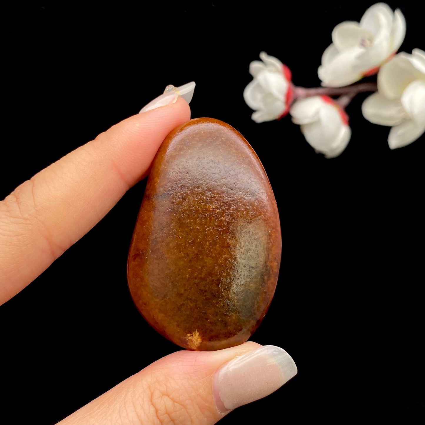和田玉-满红沁皮籽料原石挂件