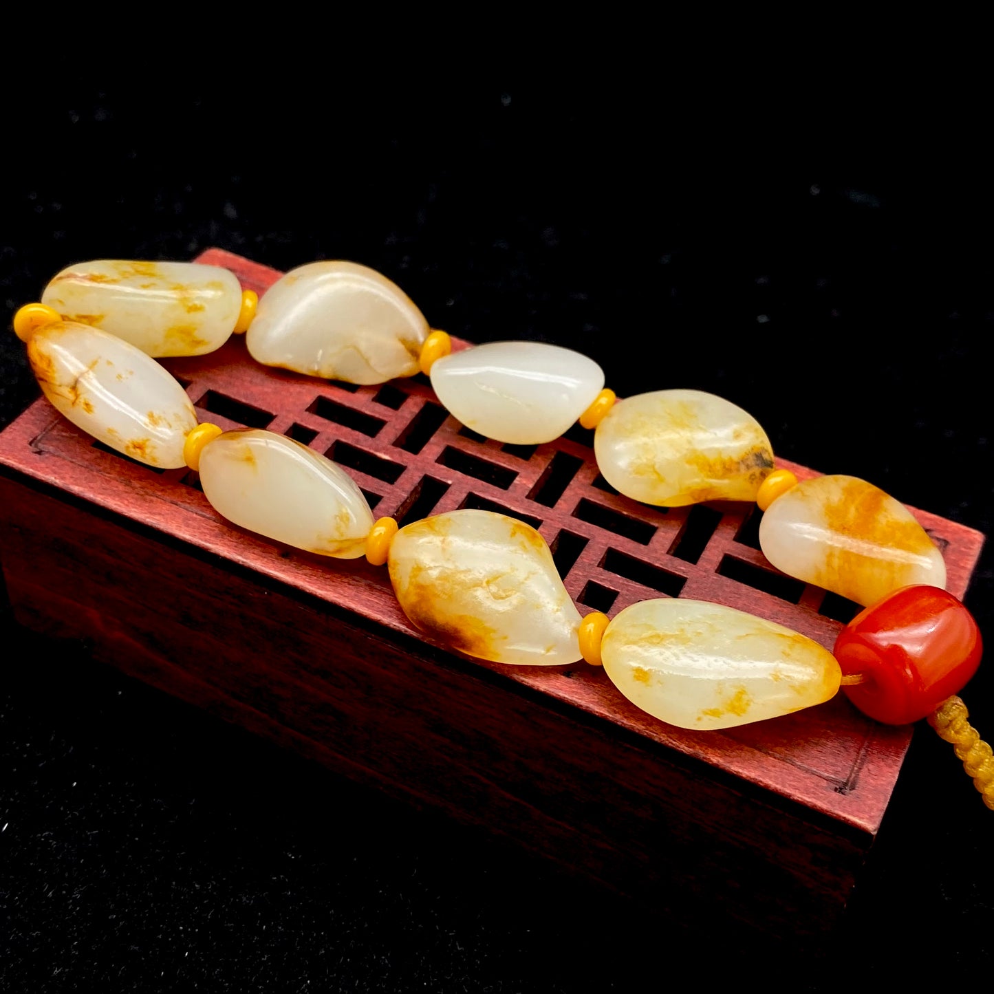 和田玉-洒金皮白肉【精品手串】