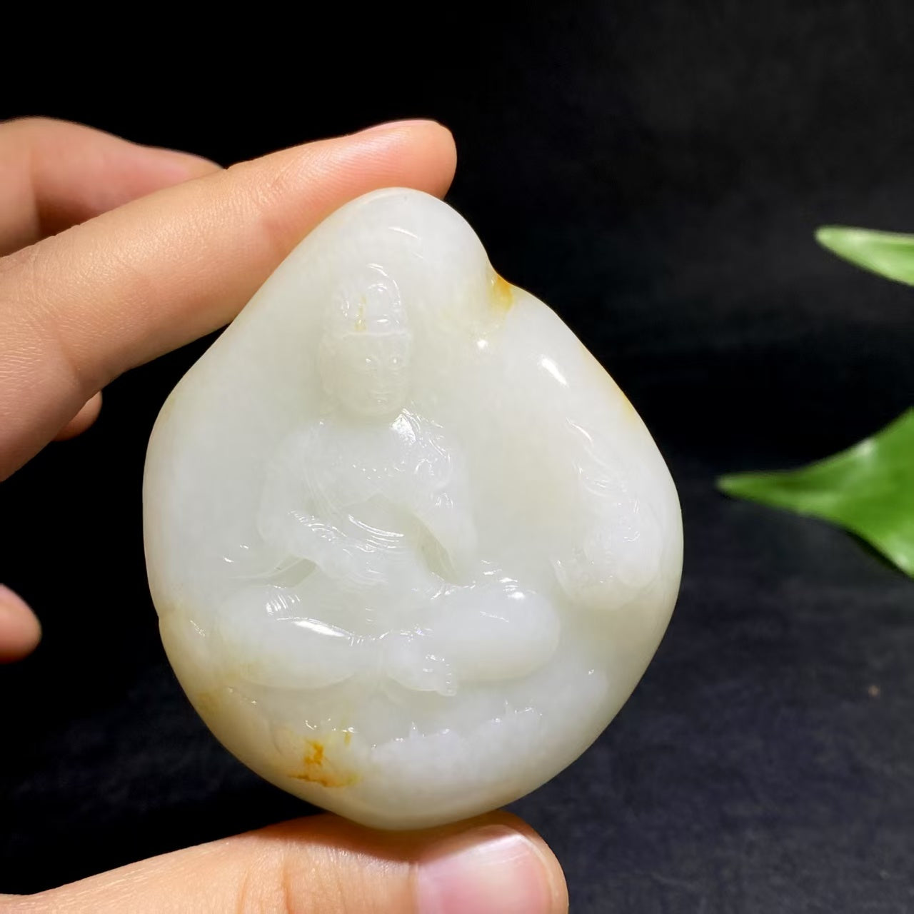 和田玉籽料观音挂件