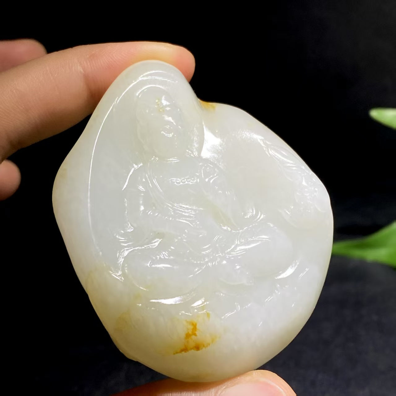 和田玉籽料观音挂件