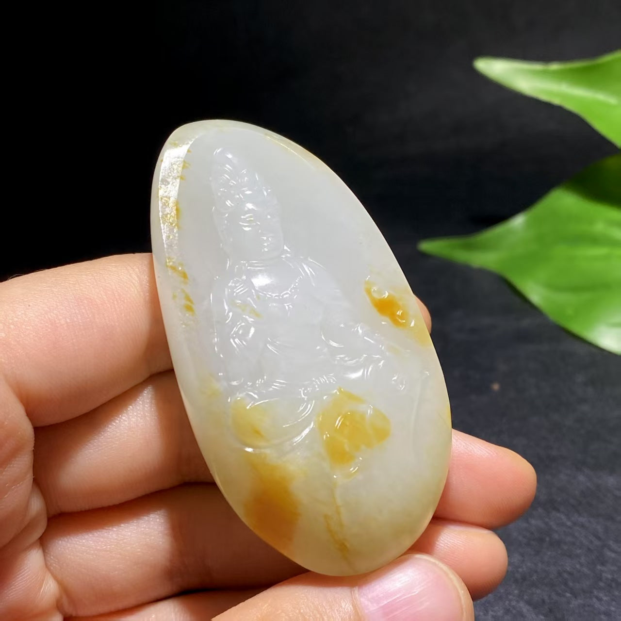 和田玉籽料观音挂件