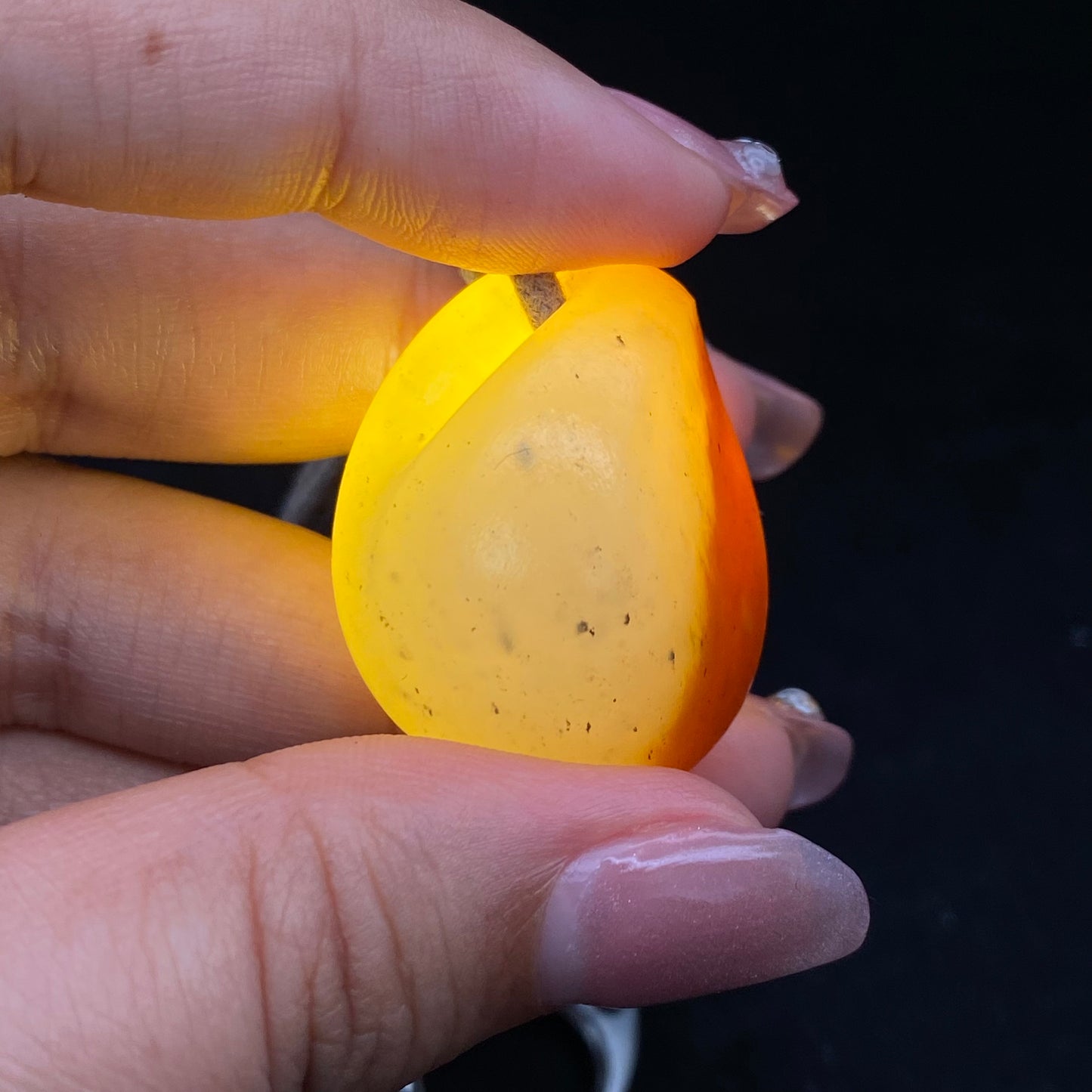 和田玉-聚黄皮散墨青花籽料挂件