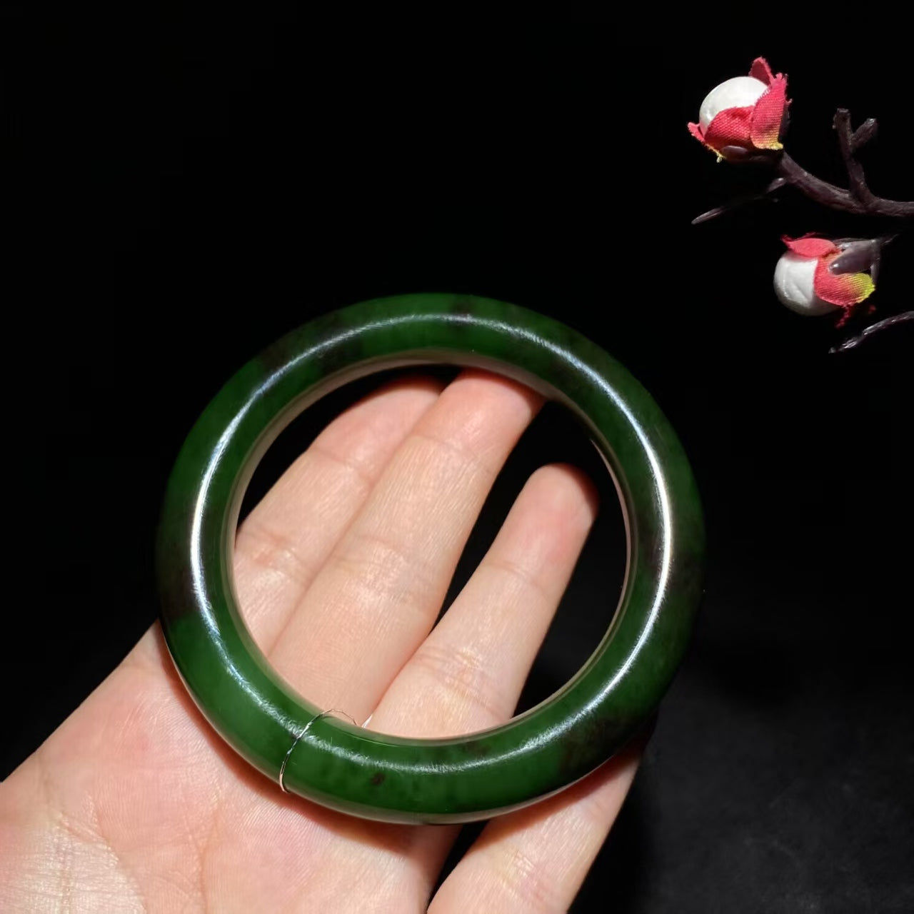 和田碧玉菠菜绿圆条手镯