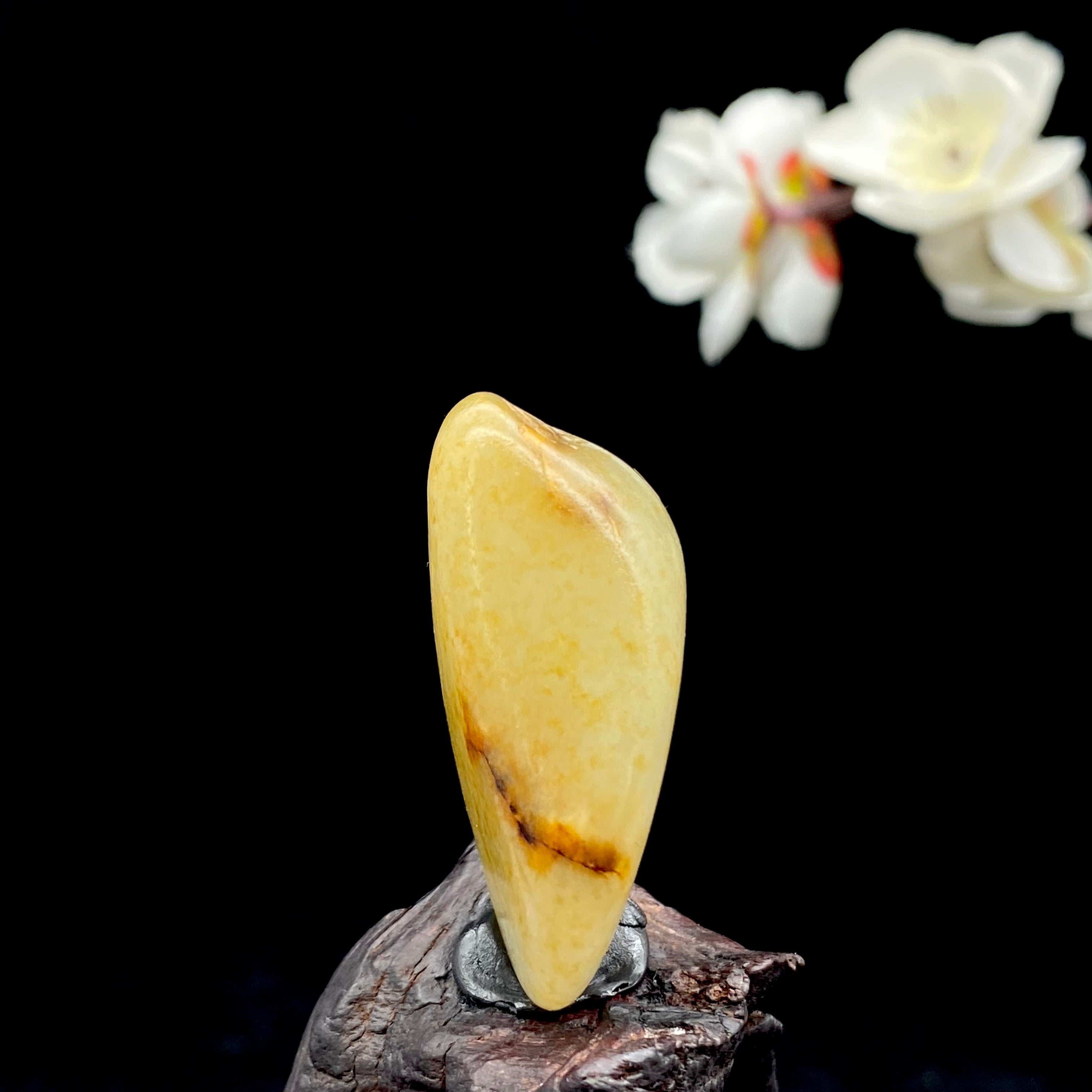 【超值推荐】和田玉-洒金皮暖白肉籽料挂件