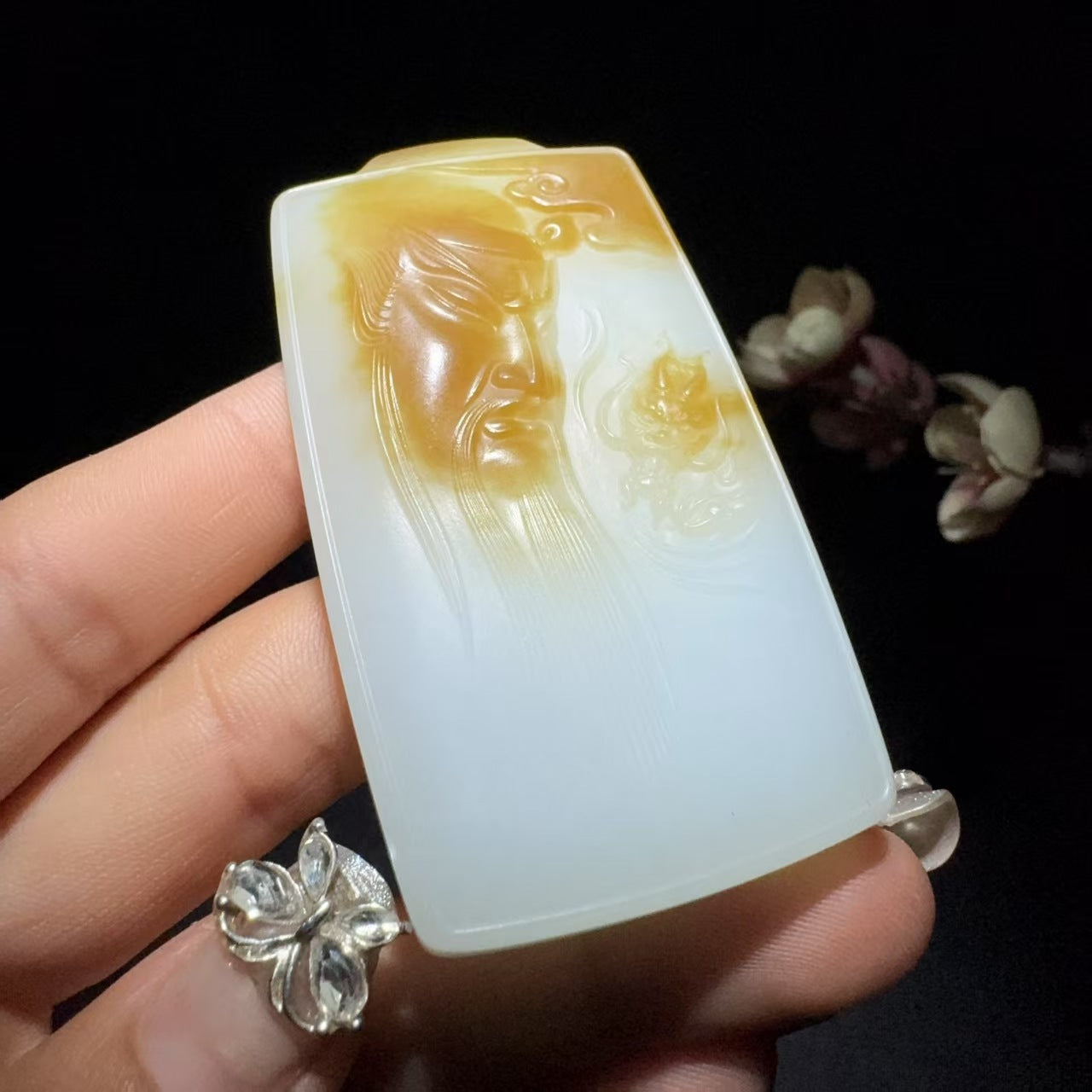 和田玉糖白挂件关公