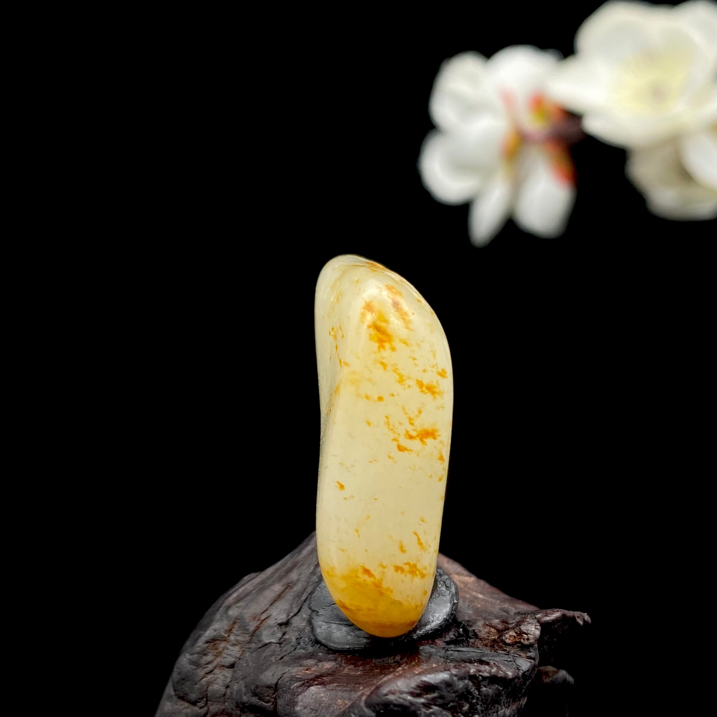 【超值推荐】和田玉-洒金皮白肉籽料吊坠籽