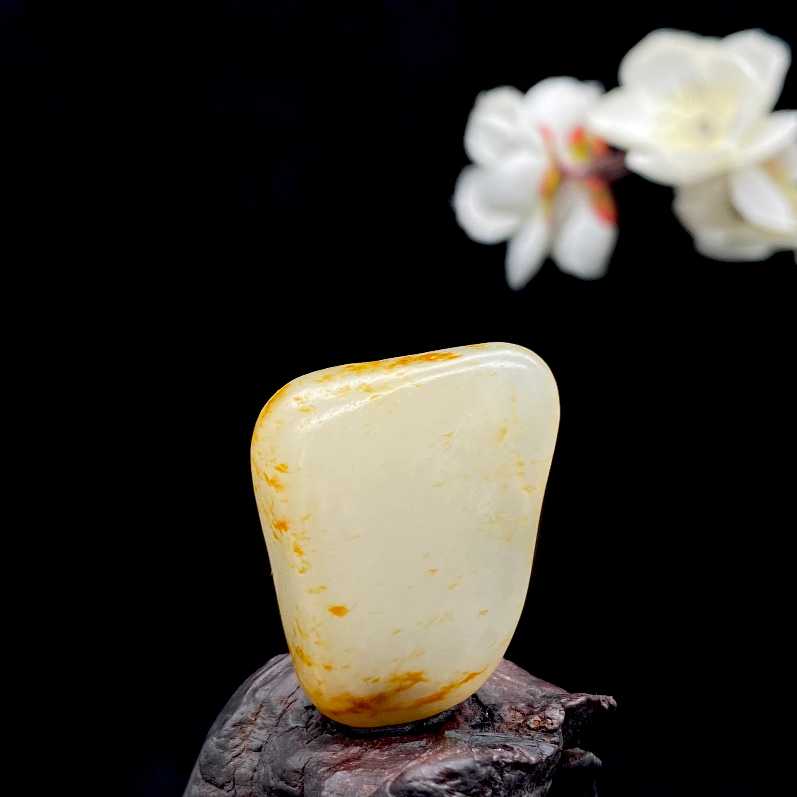 【超值推荐】和田玉-洒金皮白肉籽料吊坠籽