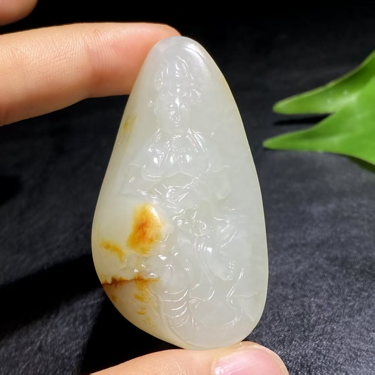 和田玉籽料观音挂件