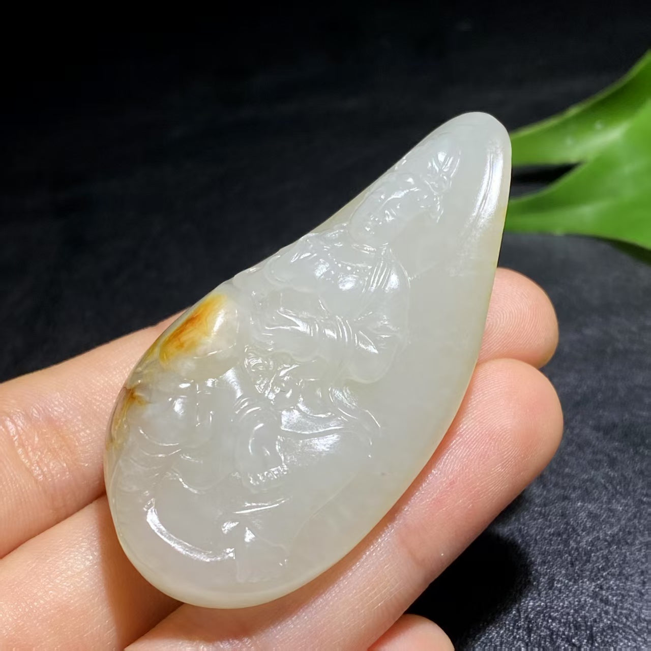 和田玉籽料观音挂件