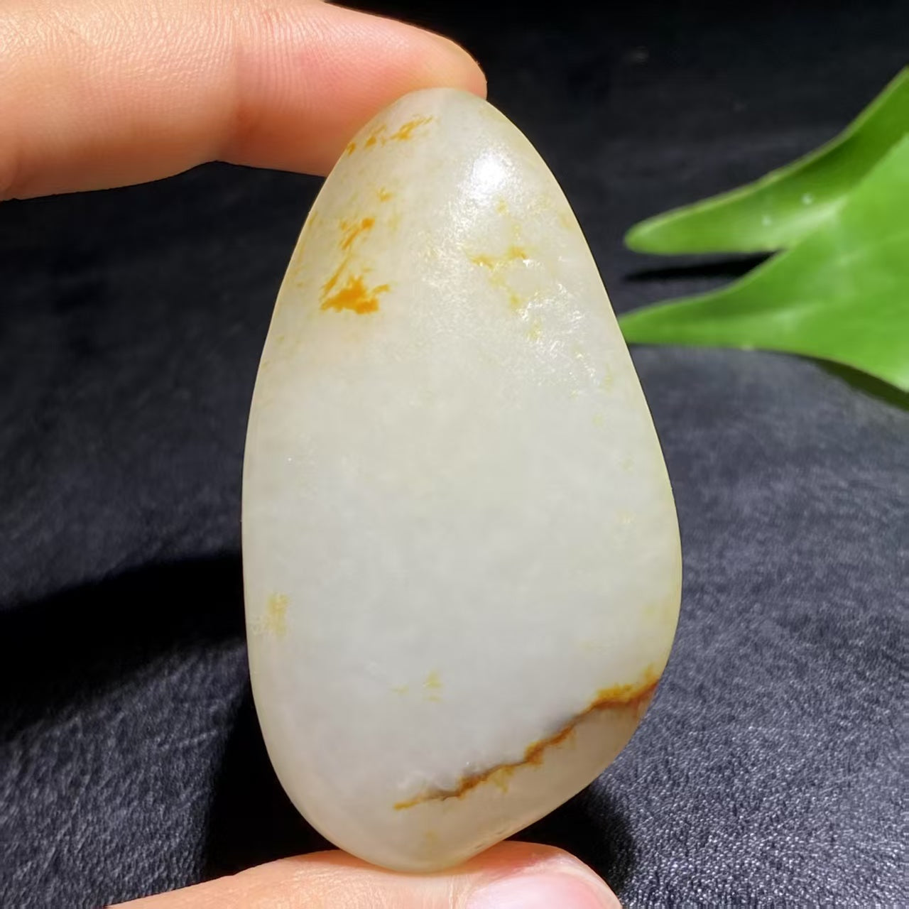 和田玉籽料观音挂件