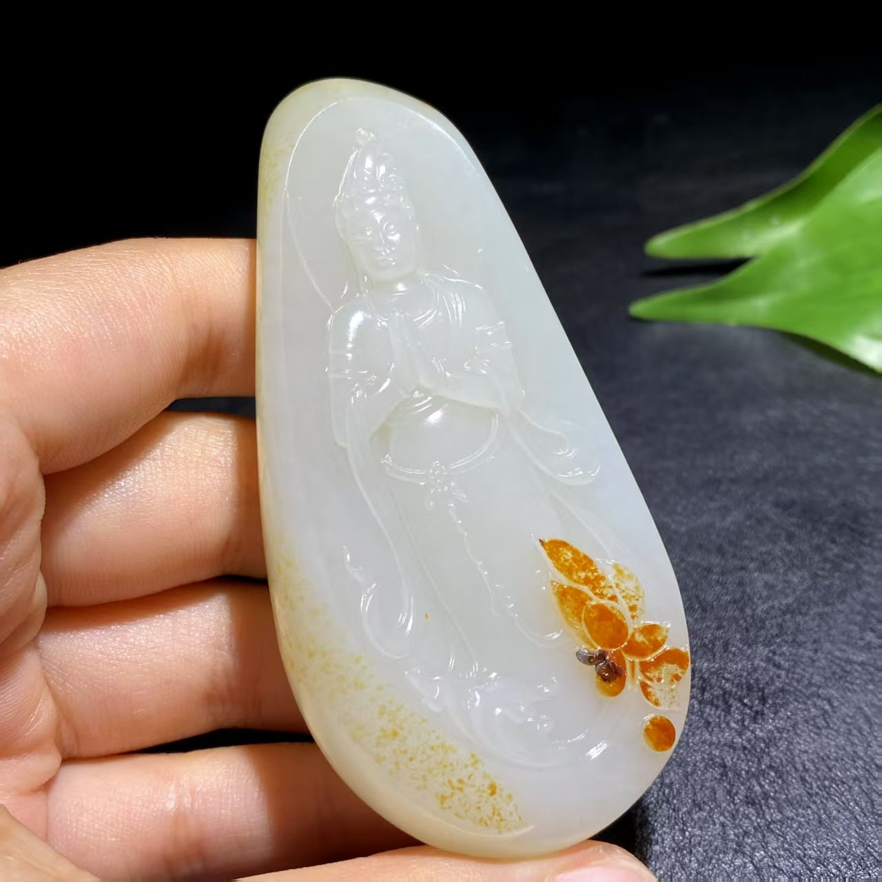 和田玉籽料观音挂件