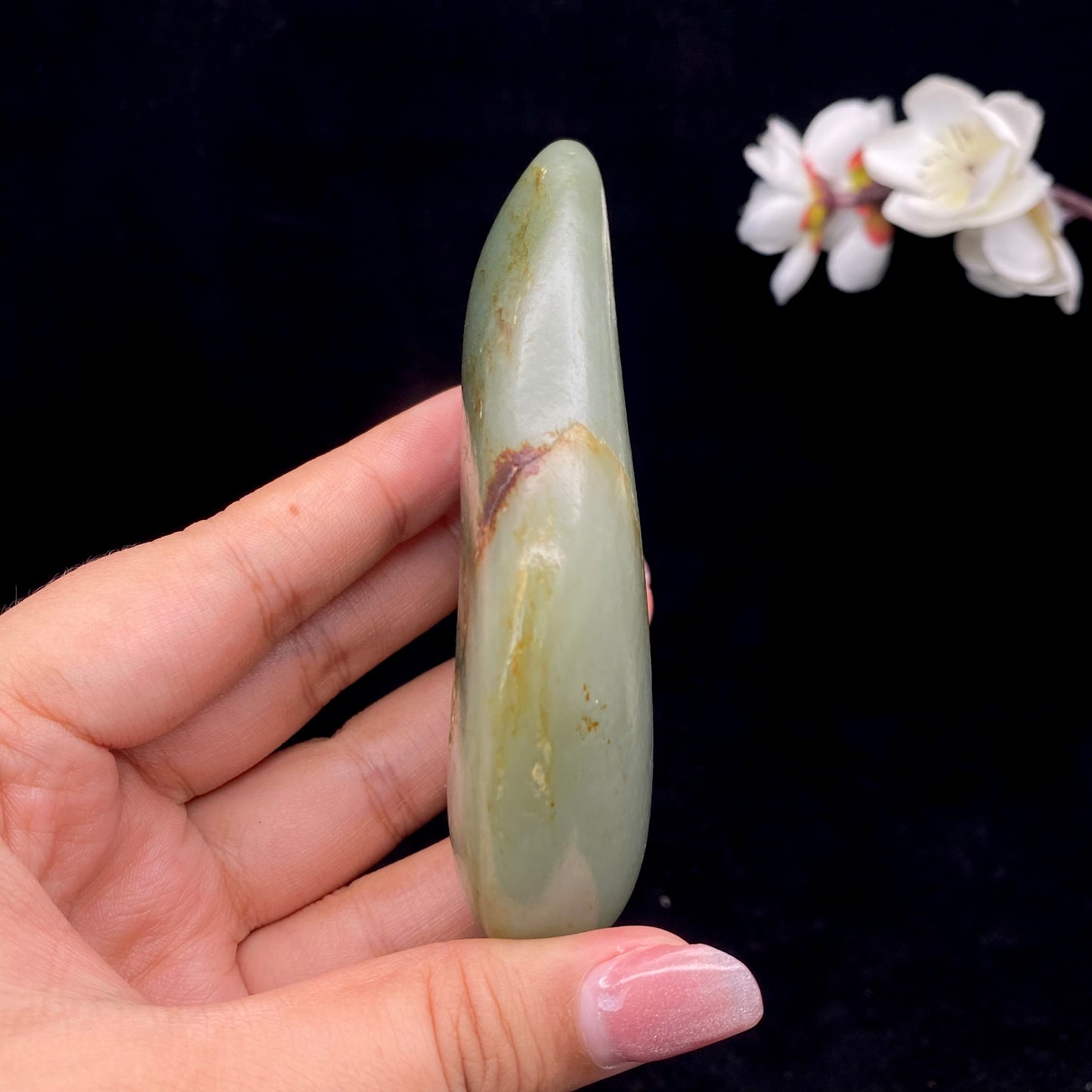 和田玉-青玉青花底带红皮籽料原石