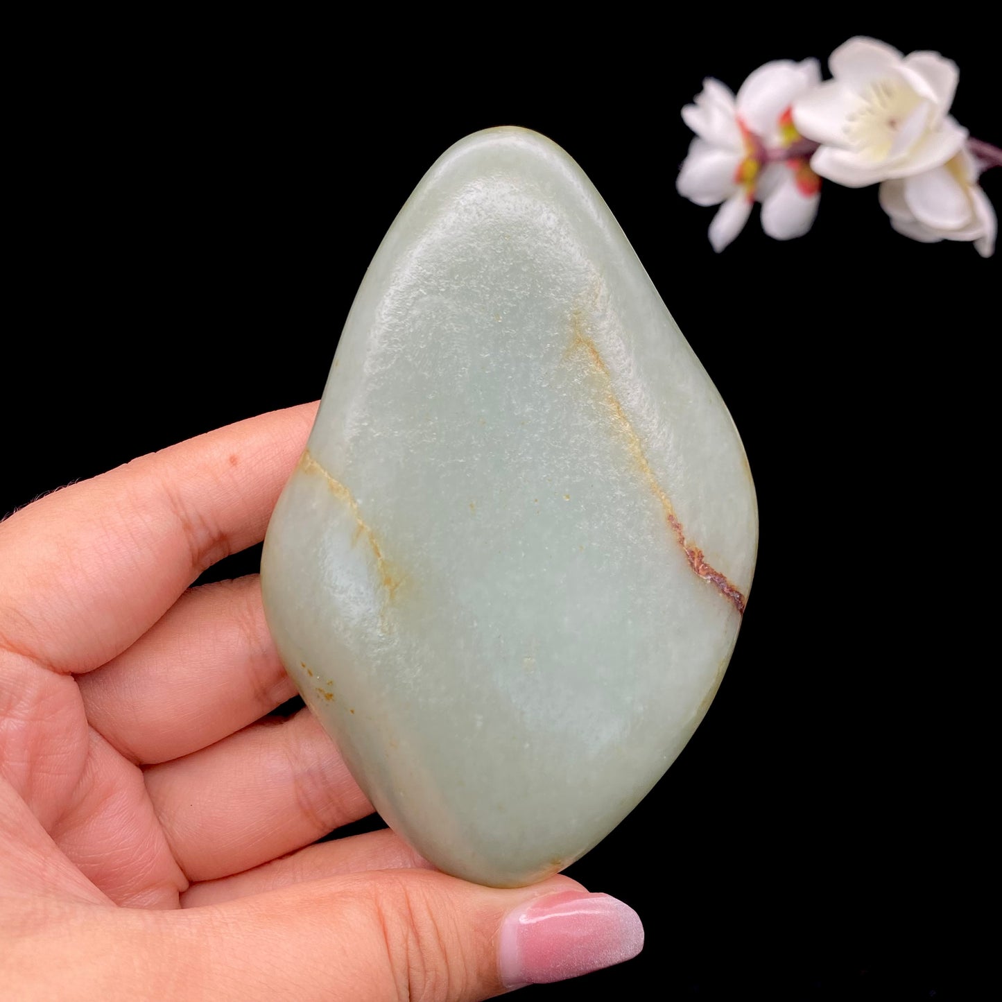 和田玉-青玉青花底带红皮籽料原石