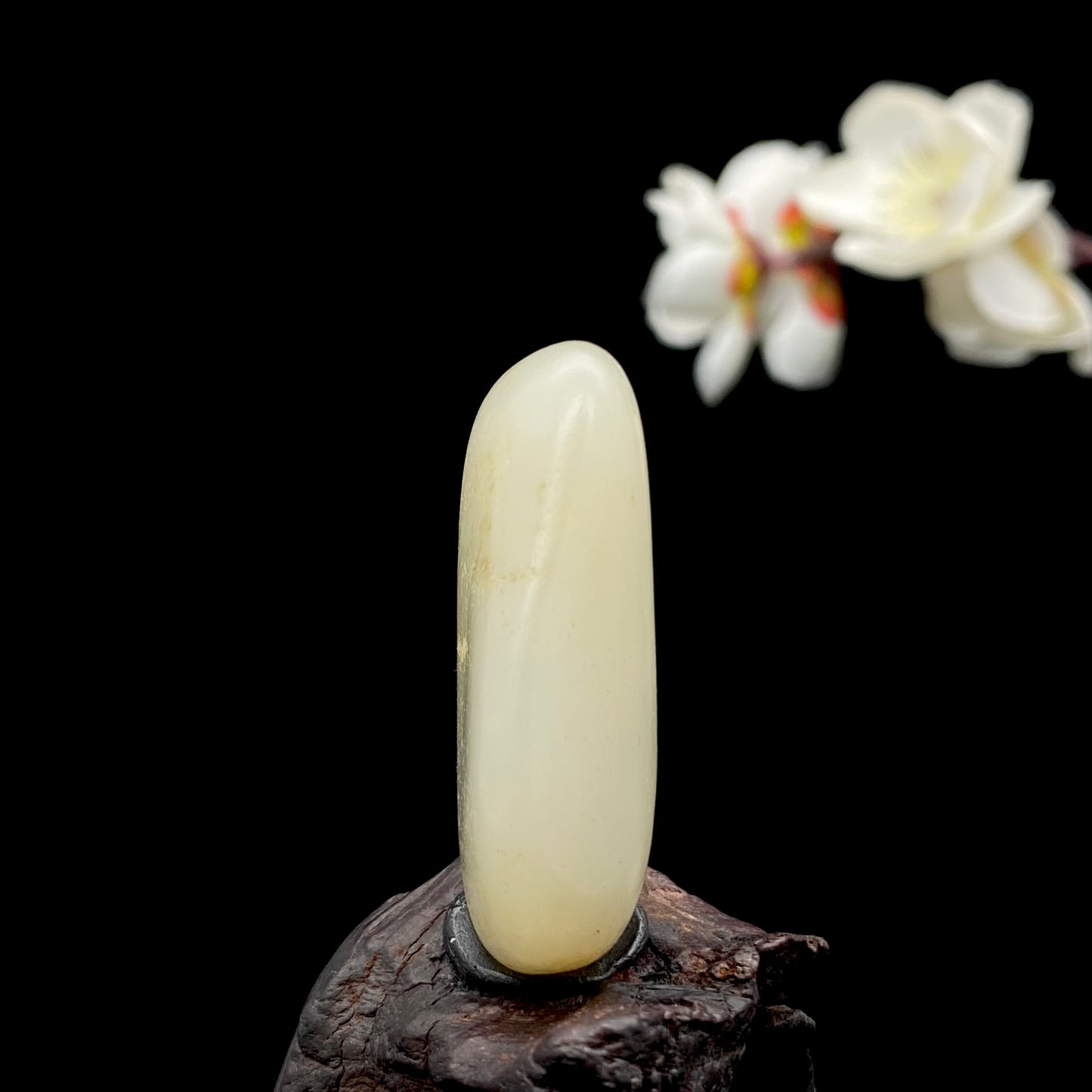 和田玉-暖白玉籽料原石