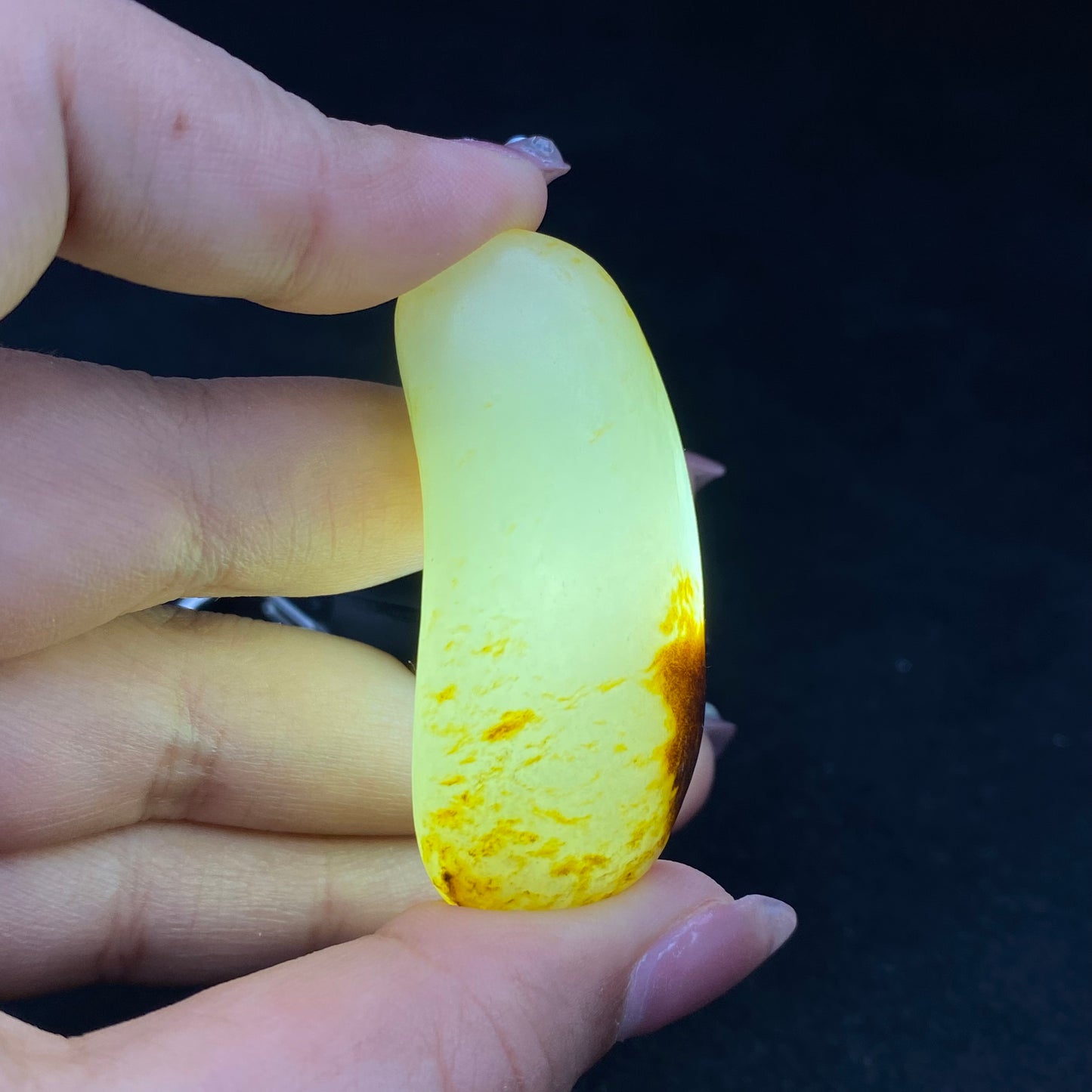 和田玉-聚黄皮带洒金皮白肉籽料挂件