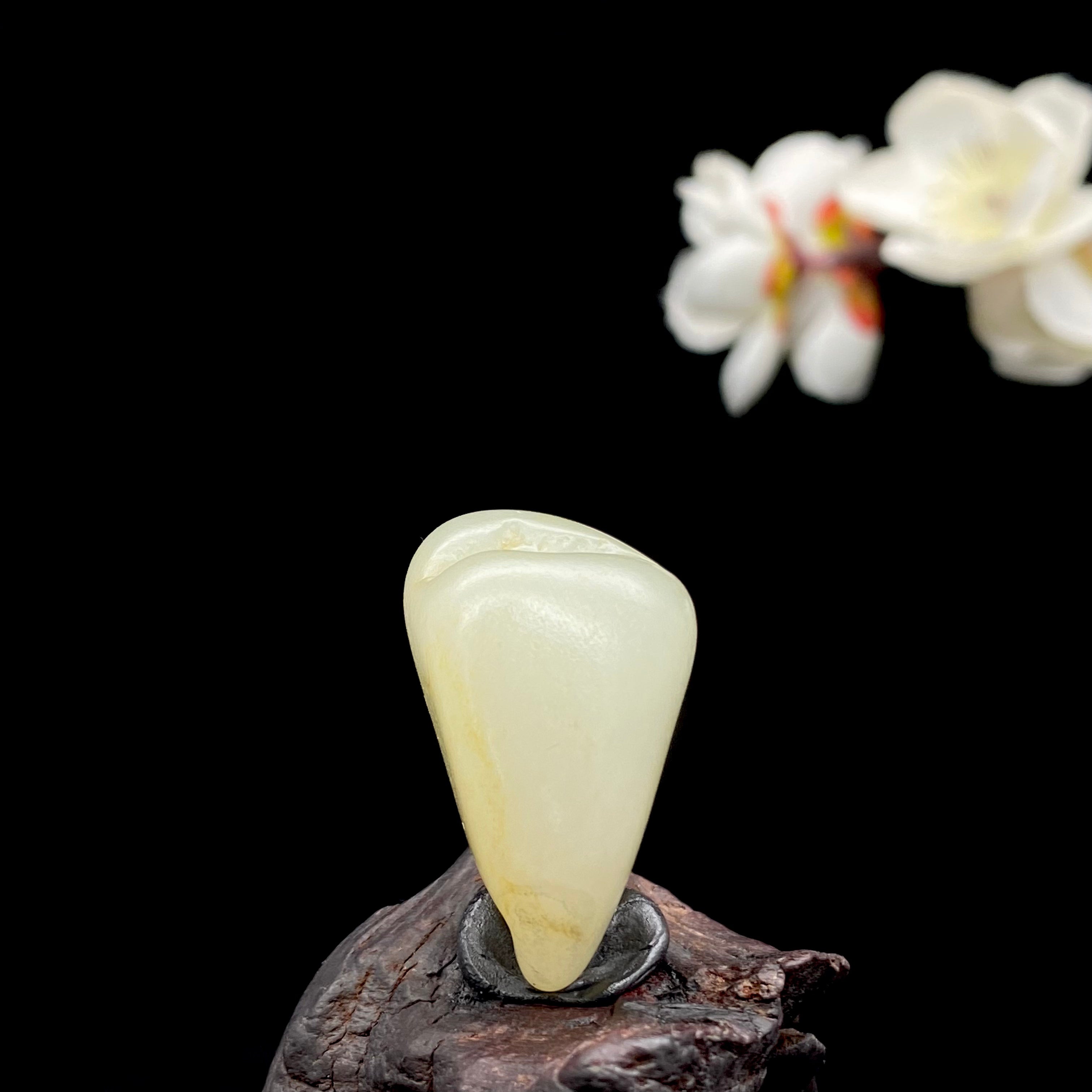 【超值推荐】和田玉-洒金皮白肉籽料吊坠籽