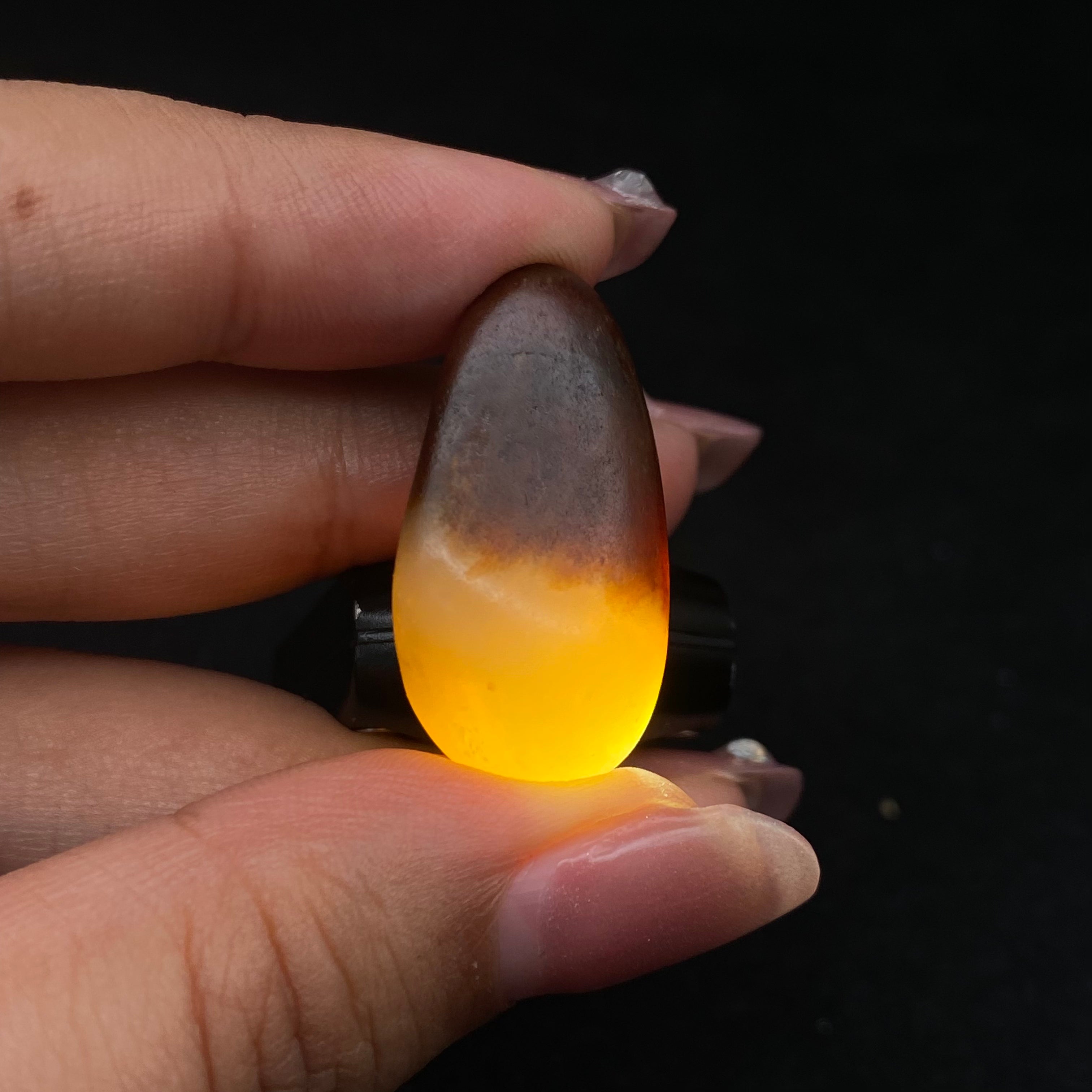  和田玉-聚红皮白肉籽料吊坠籽