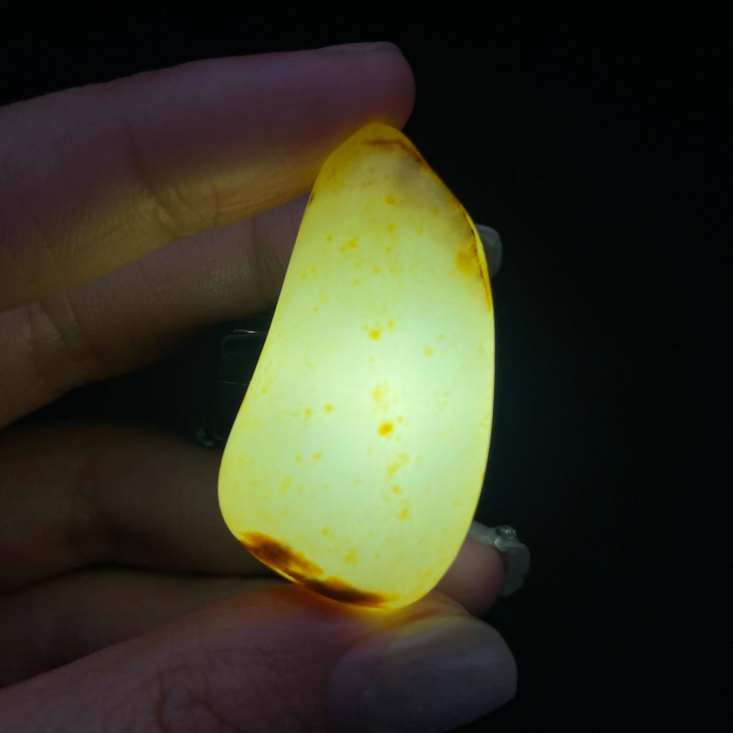 和田玉-洒金皮白肉籽料吊坠籽