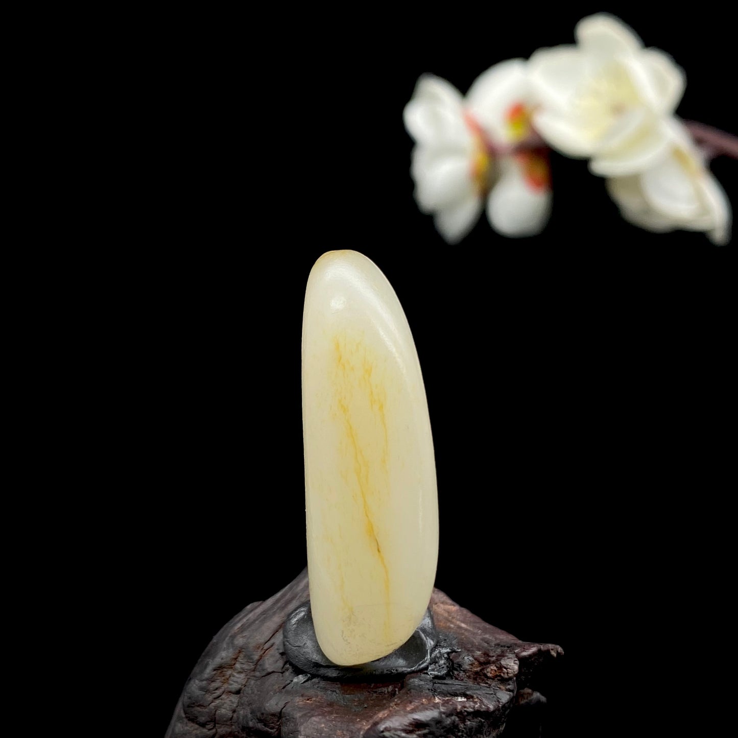 和田玉-淡淡的黄皮白肉籽料吊坠籽