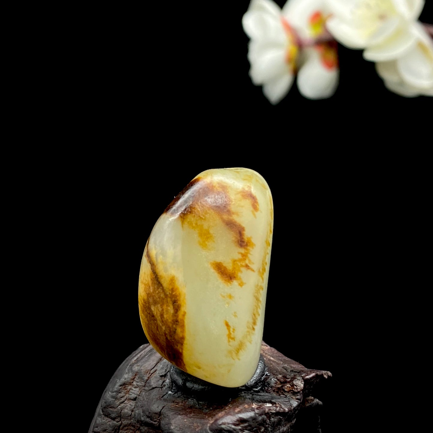 和田玉-洒金皮青白肉籽料挂件