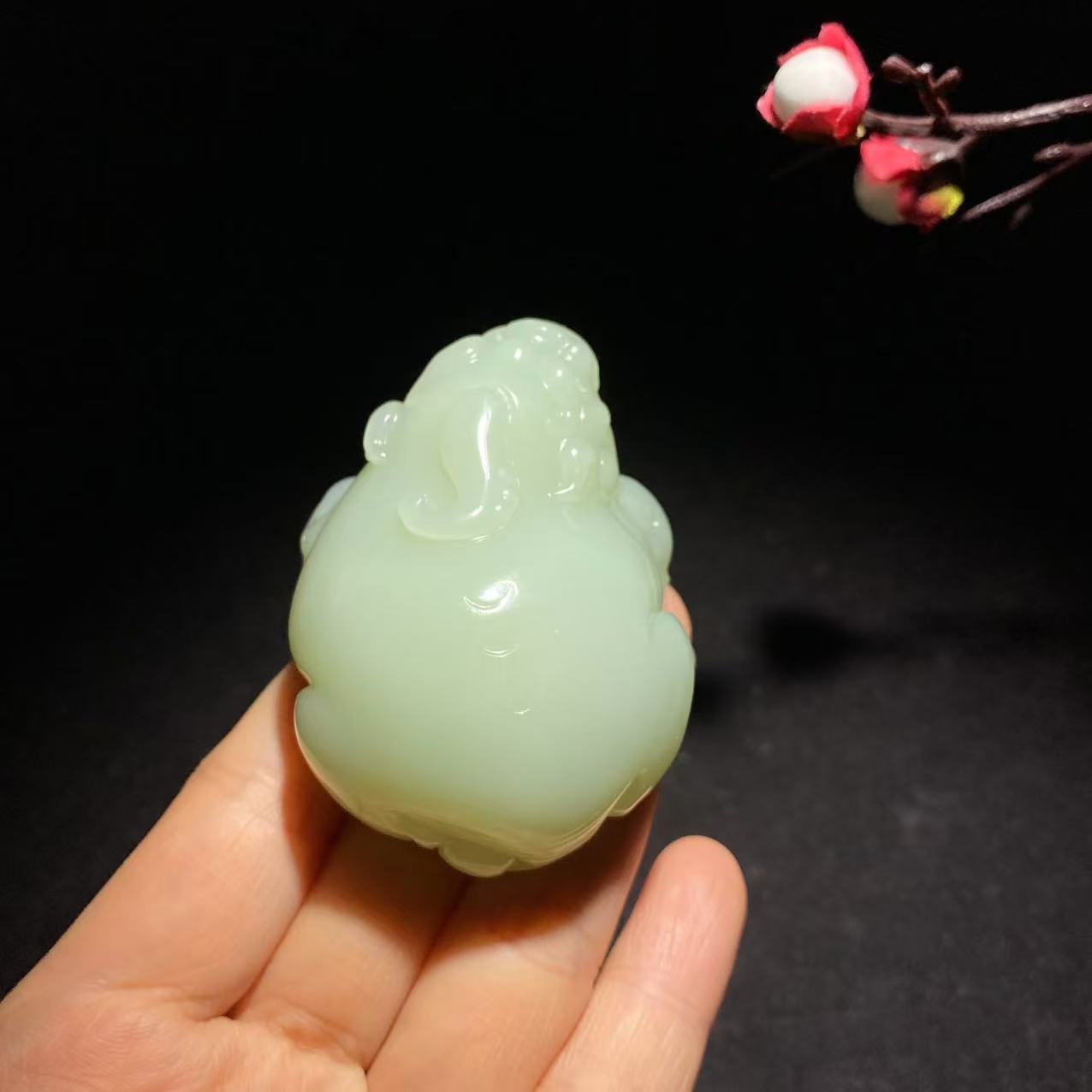 和田且末蓝貔貅手把件