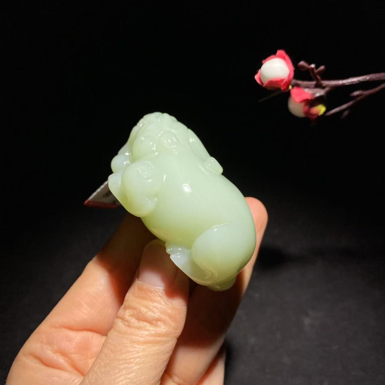 和田且末蓝貔貅手把件
