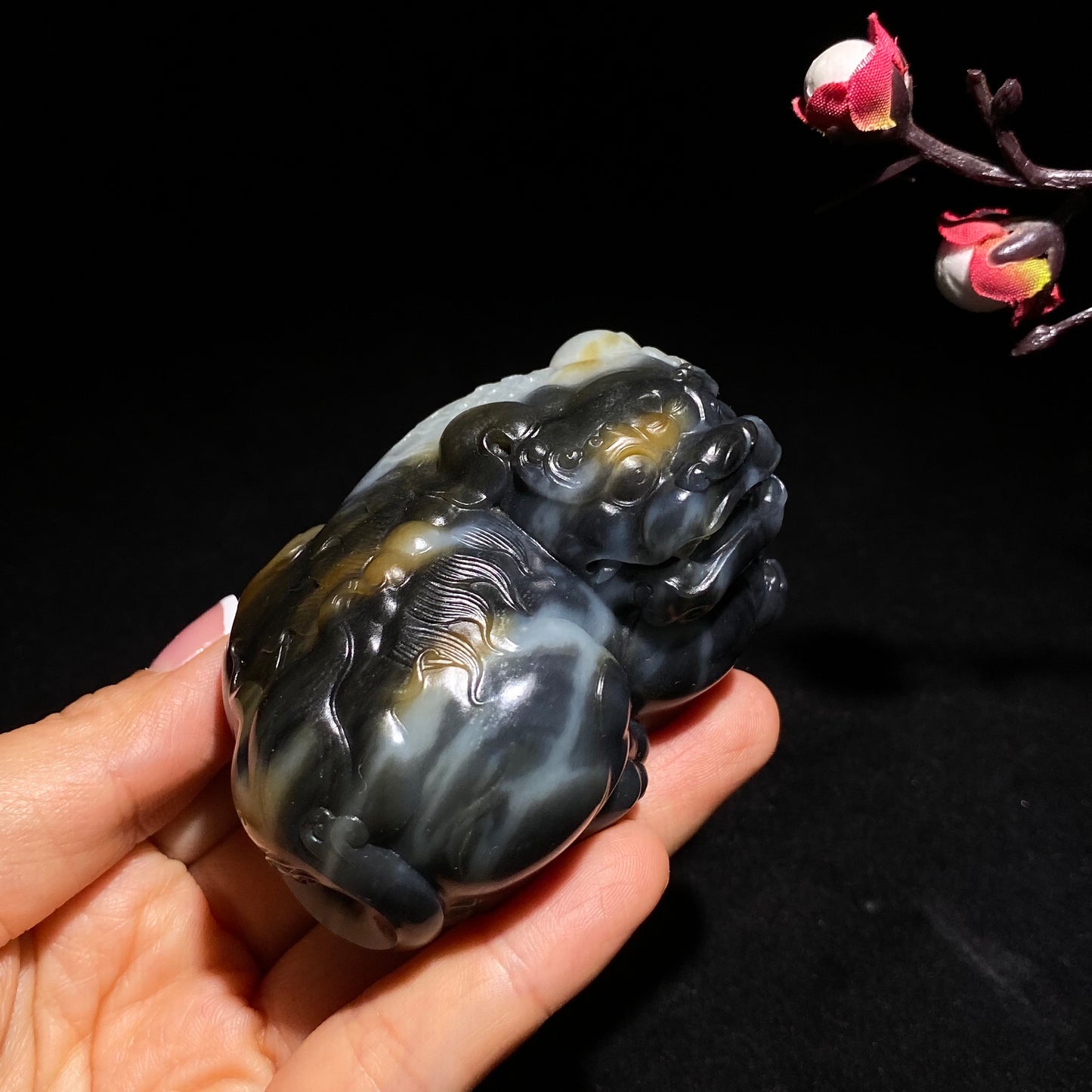 和田玉籽料青花貔貅手把件