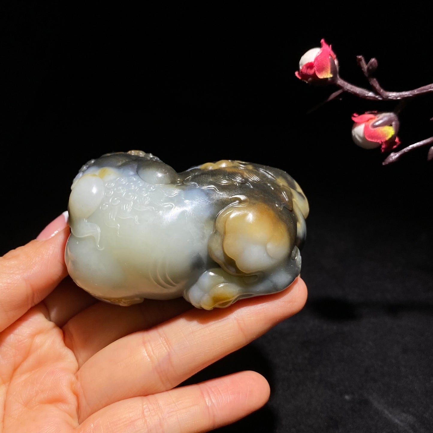 和田玉籽料青花貔貅手把件
