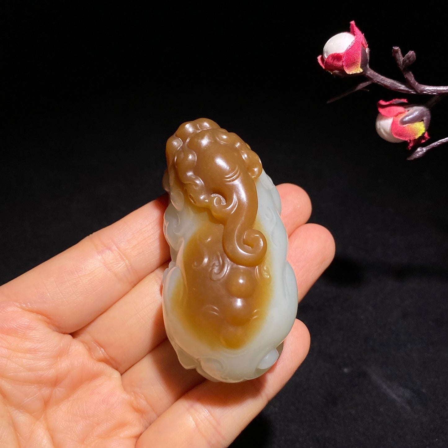 新疆且末羊脂糖白玉貔貅手把件