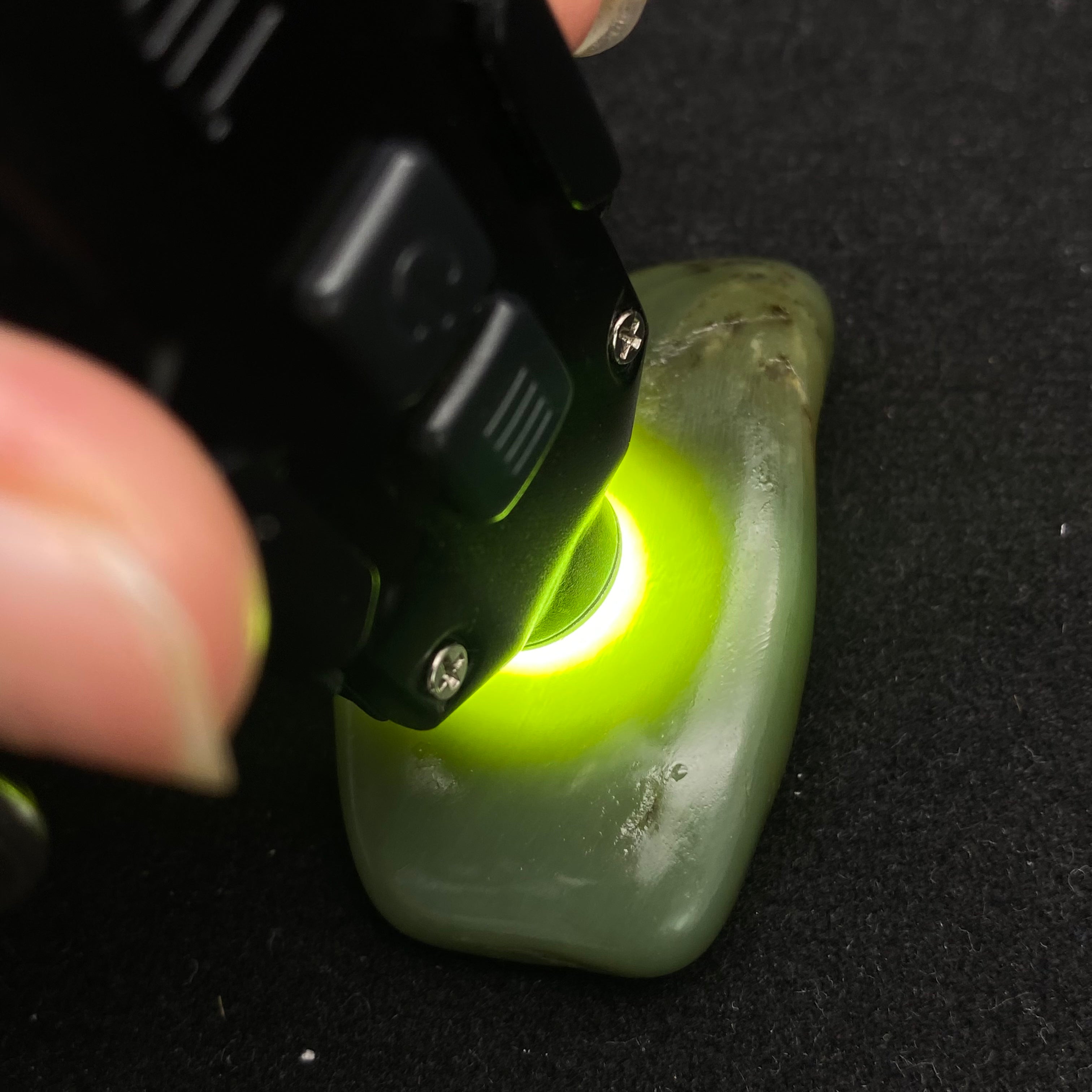 【超值推荐】和田玉-沙枣青籽料挂件