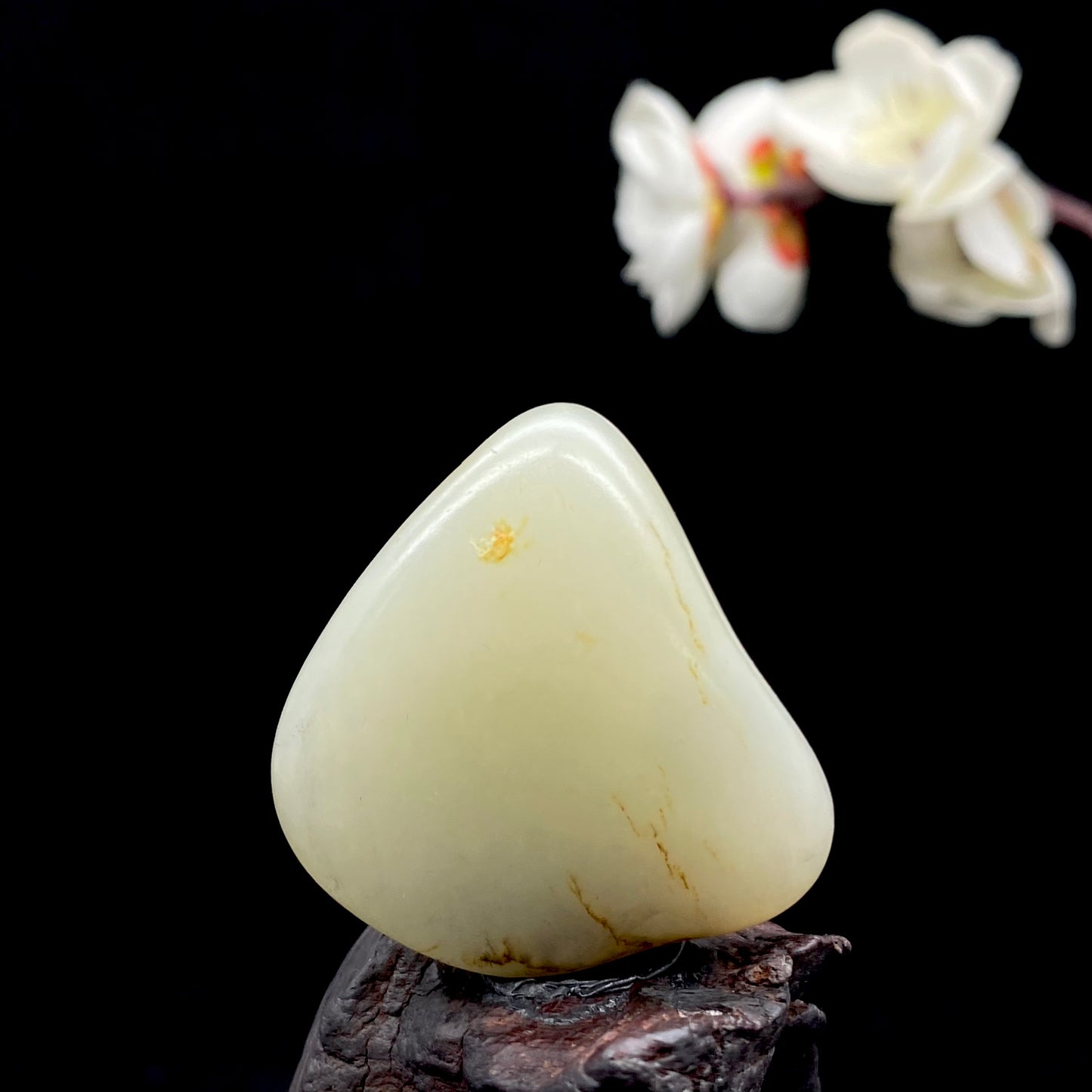 【超值推荐】和田玉-淡淡的黄皮青白肉籽料挂件