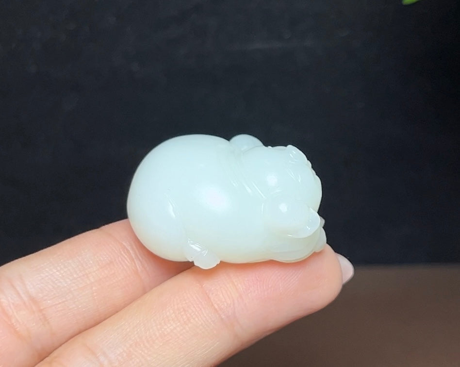 和田羊脂玉生肖发财猪