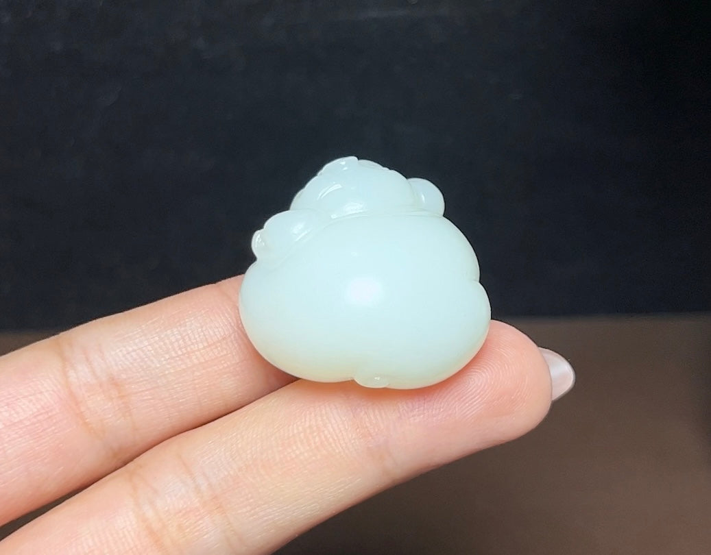 和田羊脂玉生肖发财猪
