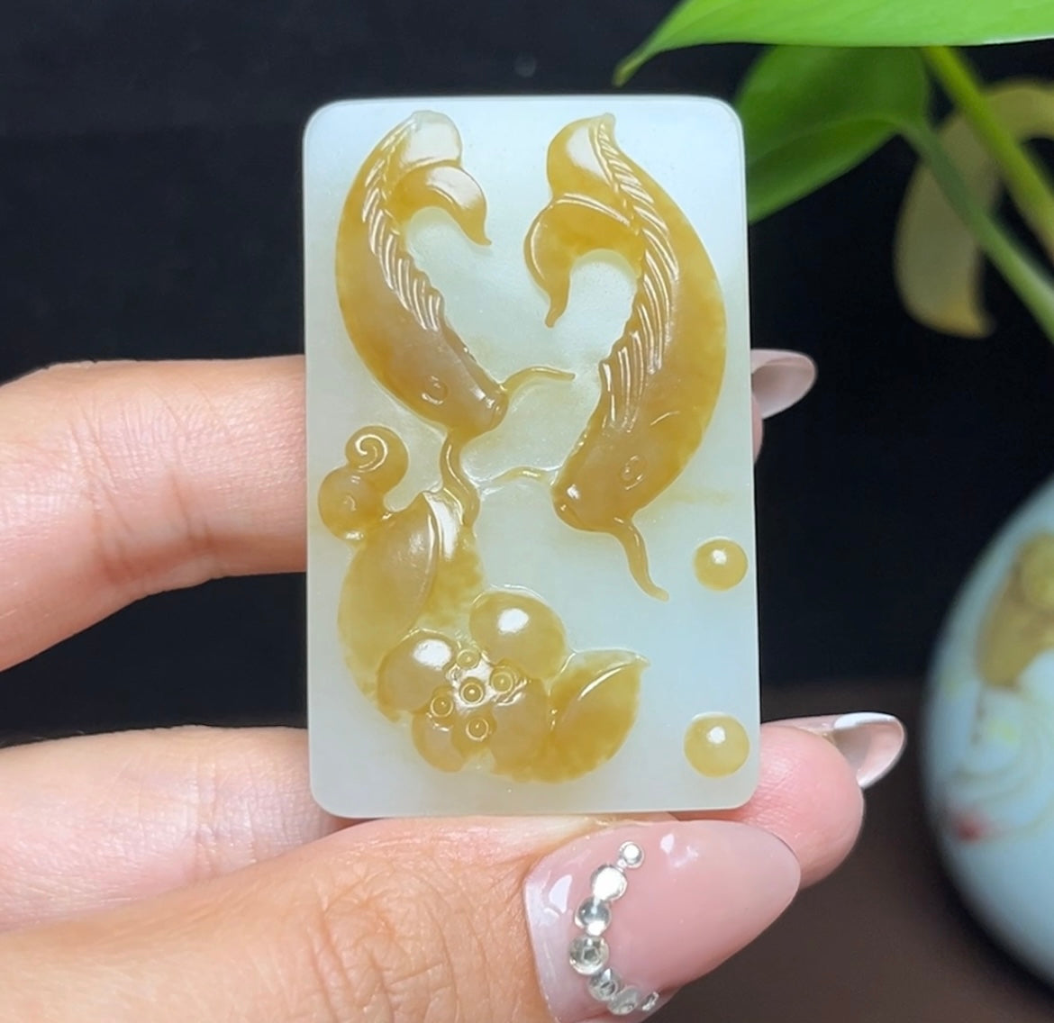 新疆和田玉且末糖白羊脂玉年年有余挂件