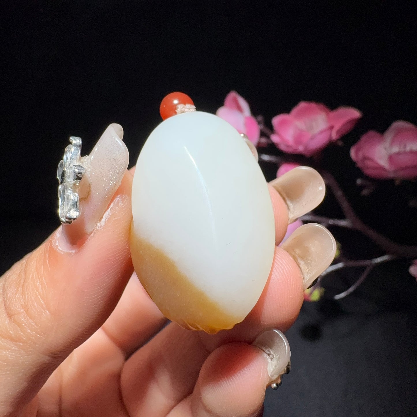 和田玉糖白挂件连年有余
