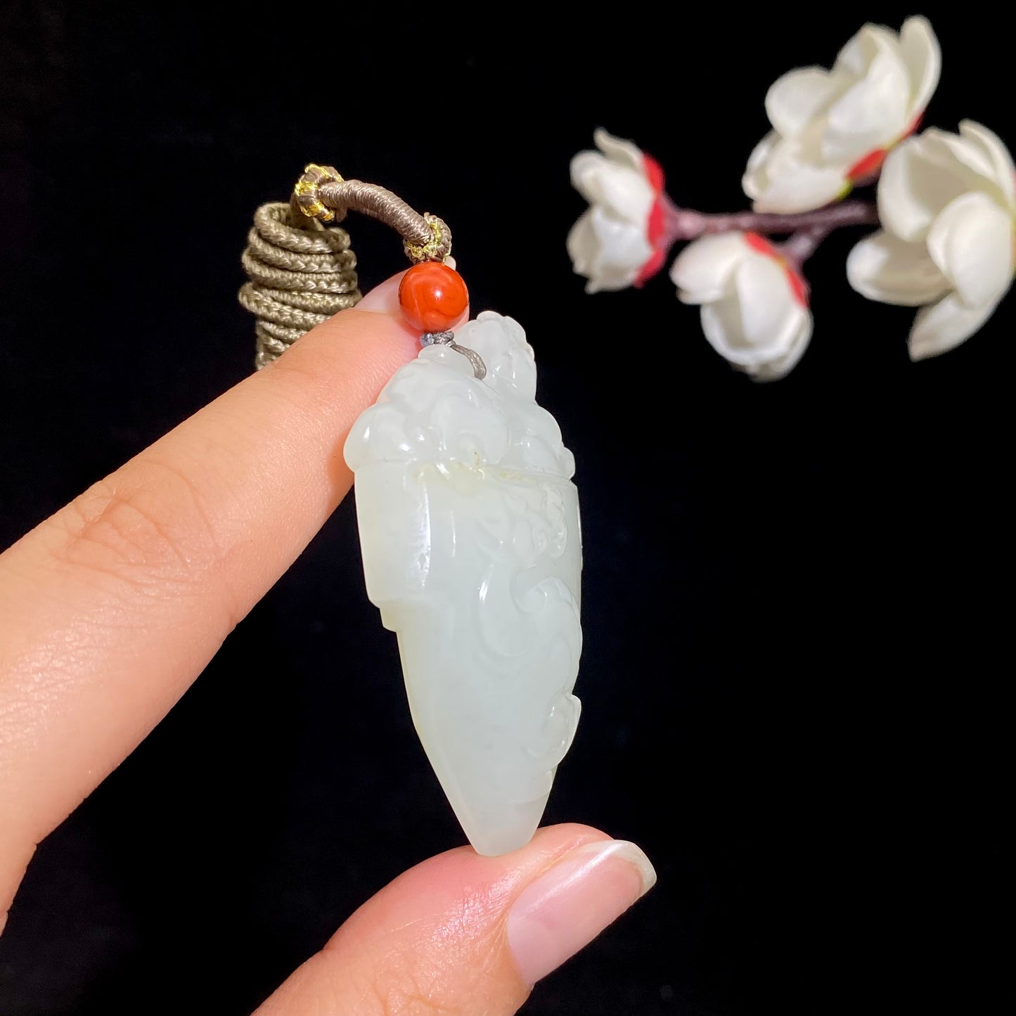 和田玉-白玉籽料【府上有龙】挂件