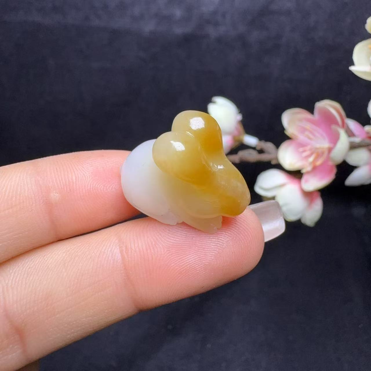 和田玉糖白挂件生肖兔