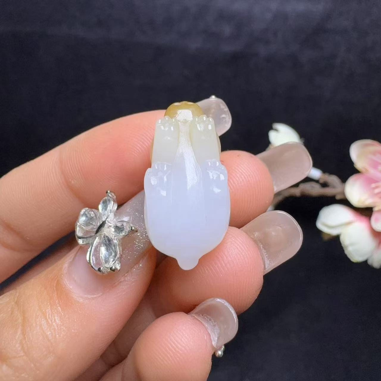 和田玉糖白挂件生肖兔