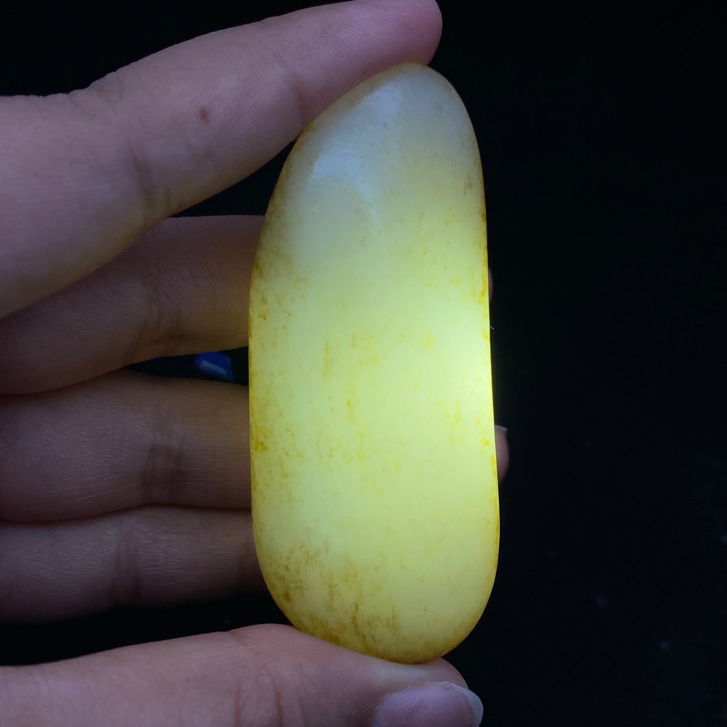 和田玉-洒金皮白肉籽料大挂件