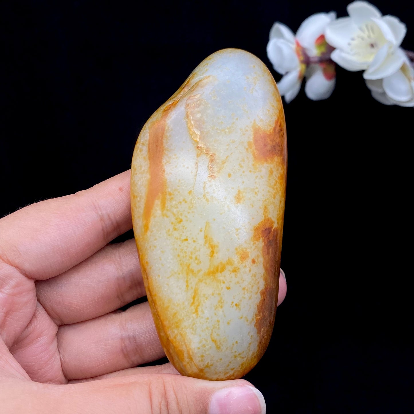 和田玉-洒红皮青花底籽料手把件