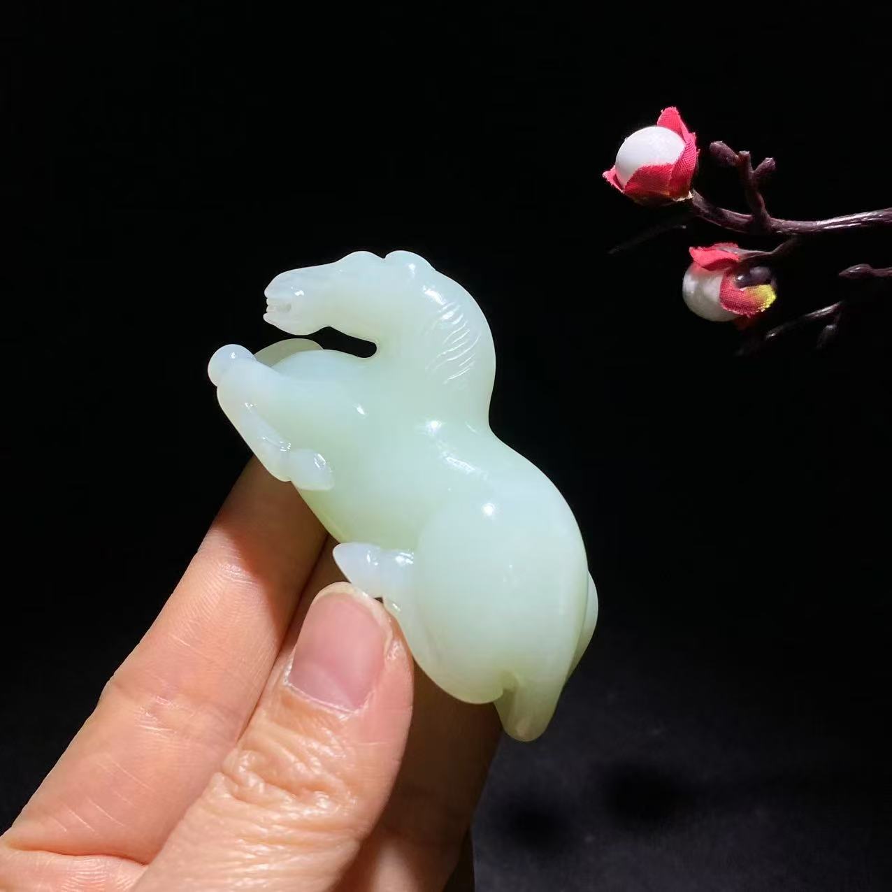 和田翠色白玉生肖马