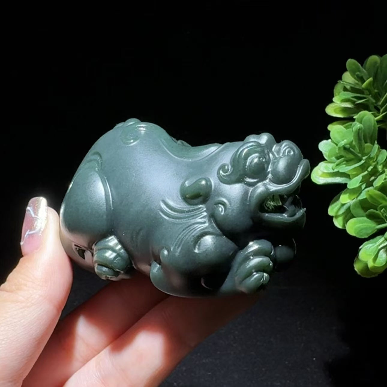 和田玉塔青手把件貔貅