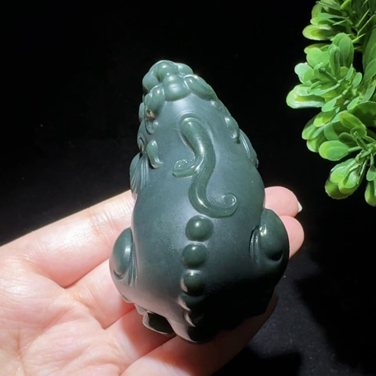 和田玉塔青手把件貔貅